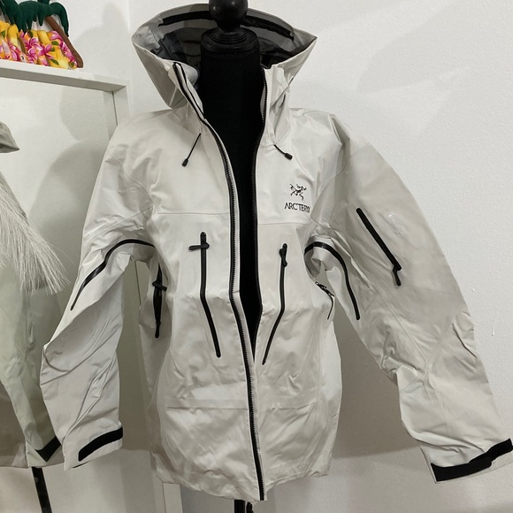 Arc'teryx Jackets & Blazers - Arc'teryx Light Gray Hooded Jacket